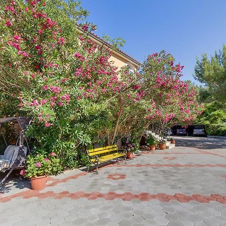 Apartmani Mavrinac ネレジネ エクステリア 写真