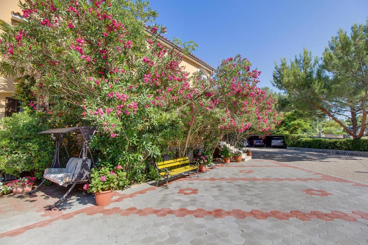Apartmani Mavrinac ネレジネ エクステリア 写真