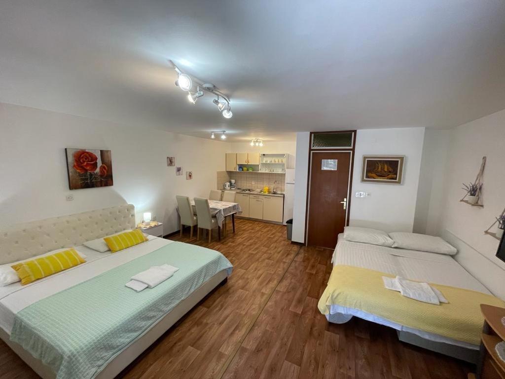 Apartmani Mavrinac ネレジネ 部屋 写真